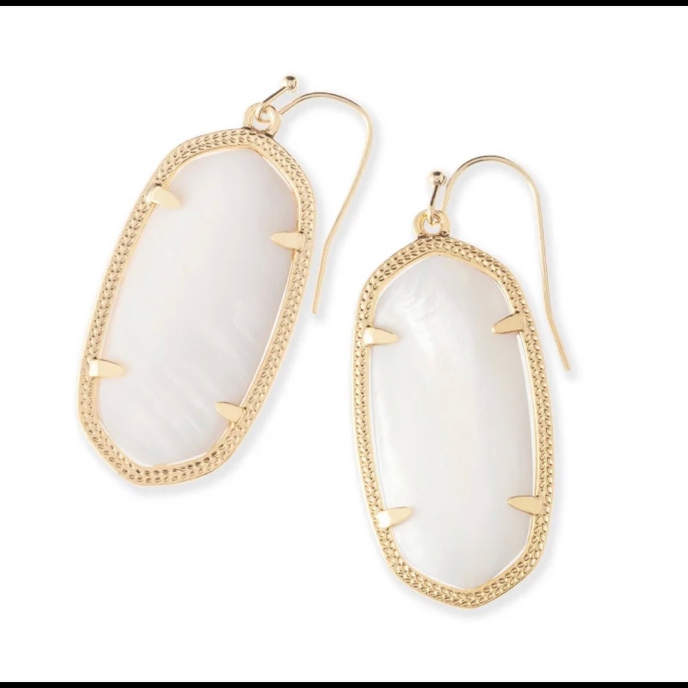 Kendra Scott Drop Earrings Elle in white pearl